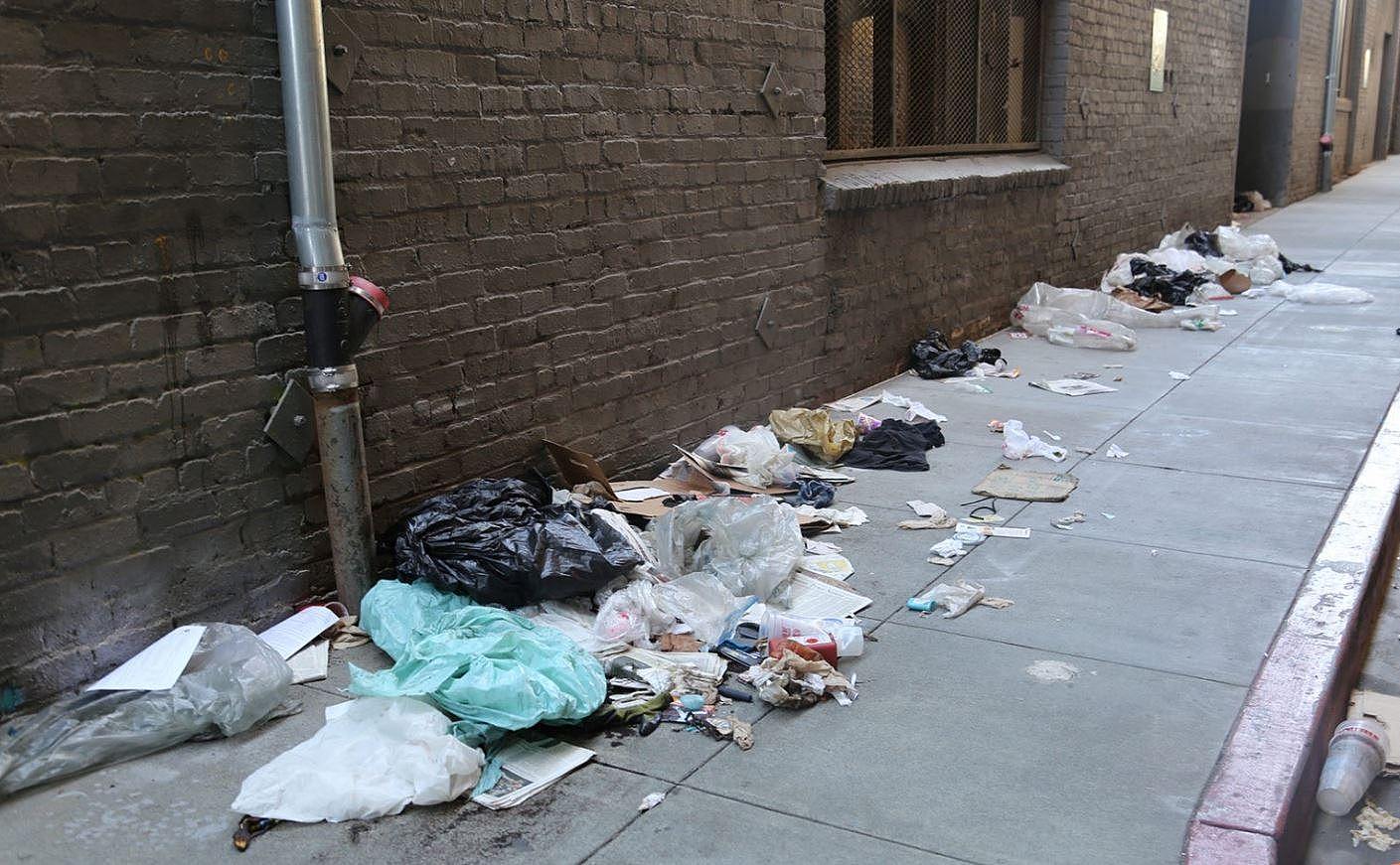 街道便便太多！旧金山议员宣布每周洗街 