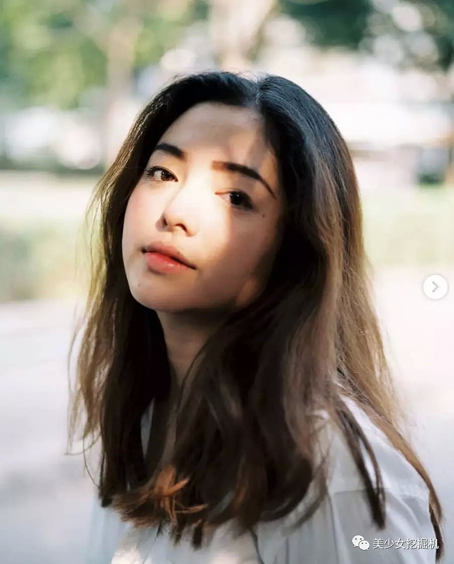 凭一张侧脸照吸粉无数的越南妹子为证明是纯天然晒童年照，结果真相暴露了… - 24