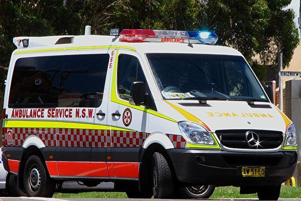 2015-08-26-5699-NSW_Ambulance-600x400.jpg,0