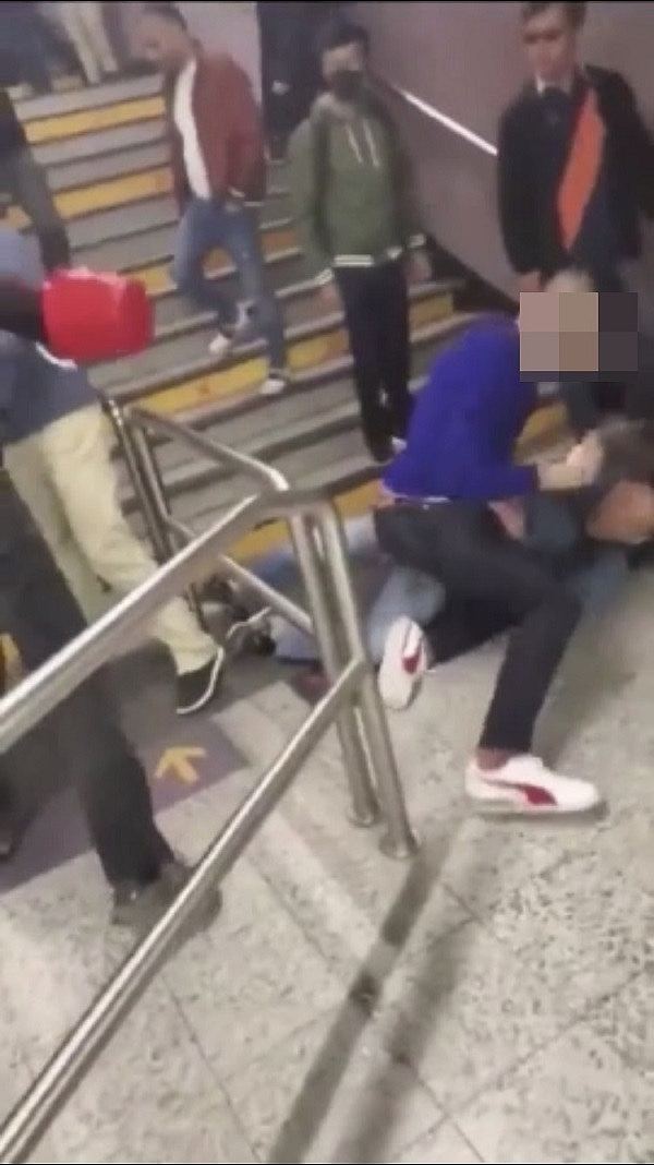 猖狂至极！香港两名外籍男子打伤警察，1人逃跑（组图） - 7