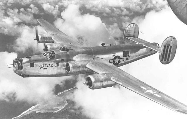 沙漠深处的飞机残骸与8具遗体，牵出二战时的神秘失踪事件