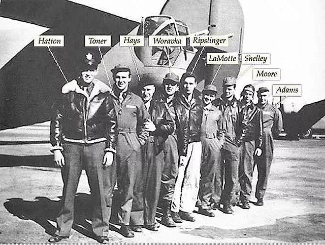 沙漠深处的飞机残骸与8具遗体，牵出二战时的神秘失踪事件