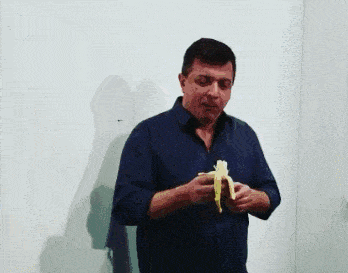 12万的香蕉被吃了！美国一行为艺术家当场吃掉 还大呼“美味”（组图） - 2