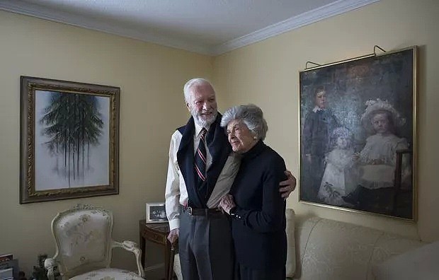 他对她一见钟情，6天闪婚，热恋73年，去世前却做出一个意想不到的决定···（组图） - 1