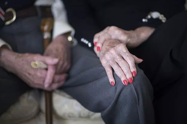 他对她一见钟情，6天闪婚，热恋73年，去世前却做出一个意想不到的决定···（组图） - 19