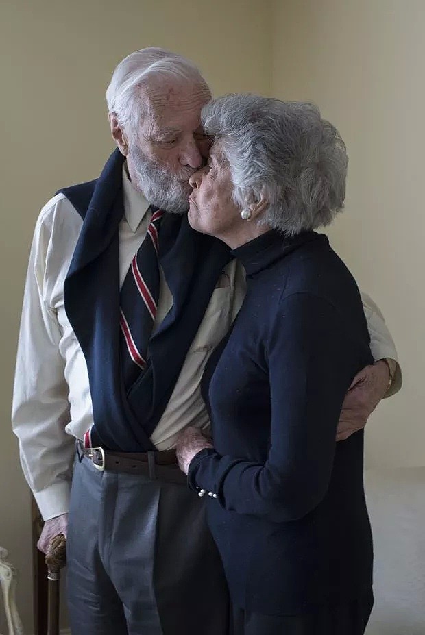他对她一见钟情，6天闪婚，热恋73年，去世前却做出一个意想不到的决定···（组图） - 25