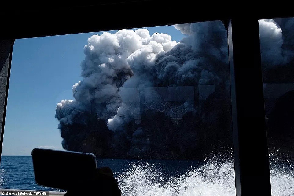 5华人失联！新西兰火山爆发已致6死34伤，澳人3死13伤！失踪者生还渺茫（视频/组图） - 6