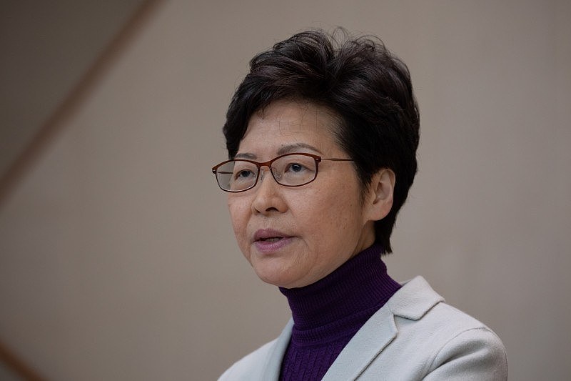 香港特首林郑月娥今日在记者会上称周日游行和平有序，谴责少数人在法院纵火、破坏。 她也宣布14日将前往北京述职。 （欧新社）