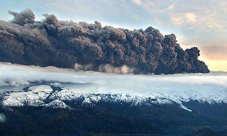 飞行员亲眼目睹新西兰火山爆发后的惨状，恳求取回死者遗体遭拒绝