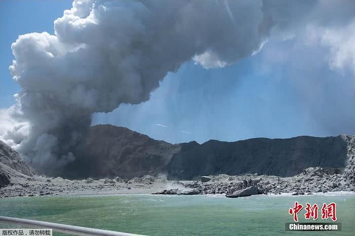 新西兰怀特岛火山震动加剧 或有6具遗体被火山灰覆盖（图） - 1