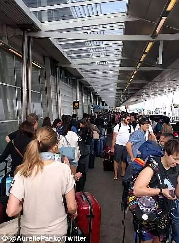华人记得带ID！澳机场紧急疏散，旅客被逼重过安检，各大机场进入紧急戒备（组图） - 12