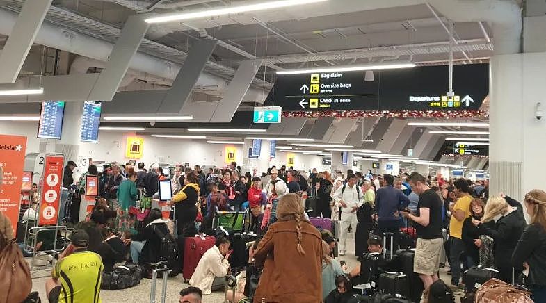 华人记得带ID！澳机场紧急疏散，旅客被逼重过安检，各大机场进入紧急戒备（组图） - 17