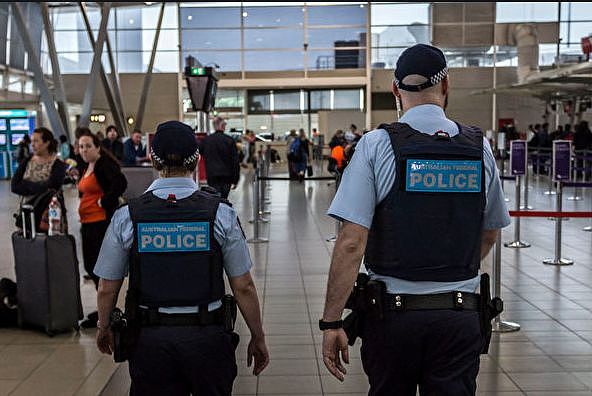 华人记得带ID！澳机场紧急疏散，旅客被逼重过安检，各大机场进入紧急戒备（组图） - 35
