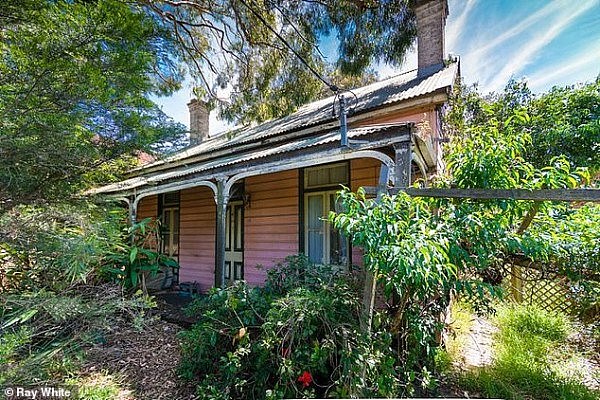到处都是蜘蛛网、废弃的家具和令人毛骨悚然的墙纸，悉尼“鬼屋”售价竟可能高达300万澳元？！（组图） - 2