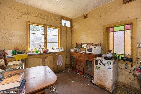 到处都是蜘蛛网、废弃的家具和令人毛骨悚然的墙纸，悉尼“鬼屋”售价竟可能高达300万澳元？！（组图） - 8