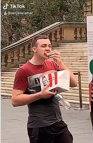 悉尼“鸡翅哥”在抖音上火了！站在素食游行队伍旁悠闲吃炸鸡，视频点击破两百万！（视频/组图） - 3