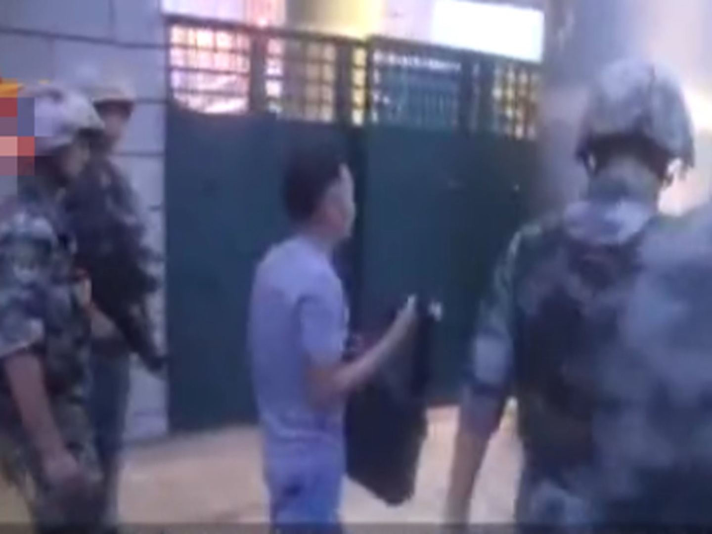 中国官方首次披露 香港男子冲闯驻澳部队被制伏（视频/组图） - 6