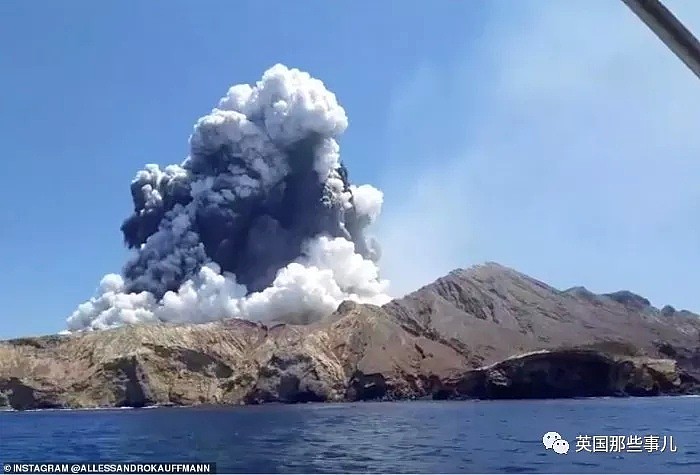 游人如织的火山小岛突然喷发... 才提高警报级别，却还是避免不了悲剧...（组图） - 3