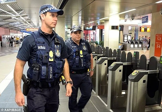 本周末，近2万澳洲警察上街搞事情！城市恐陷入“僵局”，超速停开罚单，车站学校取消警力！这下全乱套了… - 11