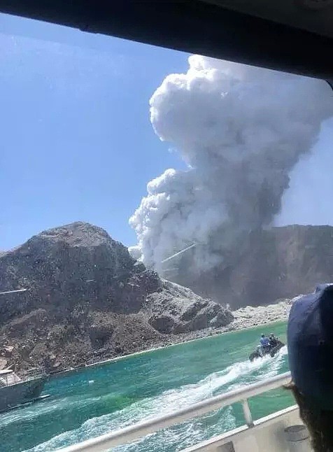 新西兰火山爆发前拍摄画面曝光，“硫磺和皮肉被烧焦的味道混在一起”（视频/组图） - 5