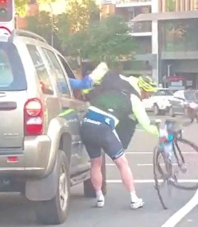 澳华人小哥骑车遭路怒，无端被骂“亚洲小混蛋！”悍妇司机下车就发飙，全程被拍下（视频/组图） - 28