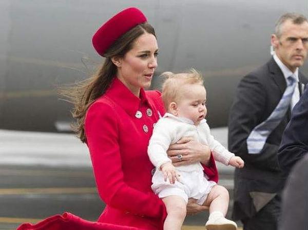 王室儿媳妇不好当！凯特王妃怀第3胎时，冰天雪地光腿穿高跟鞋