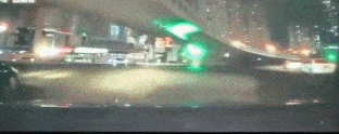 福建厦门一地铁路面发生塌陷 车开着开着掉入坑中 暂无人员伤亡（视频/组图） - 2