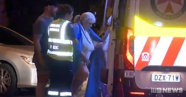 悉尼街头发生惨烈车祸，警车闯红灯猛撞马自达！7旬老妇被惊呆（组图） - 5