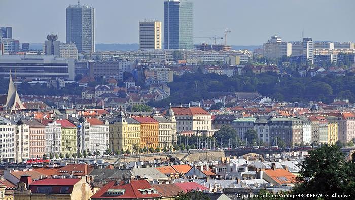 Tschechische Republik Altstadt von Prag dahinter die Neustadt (picture-alliance/imageBROKER/W.-G. Allgöwer)