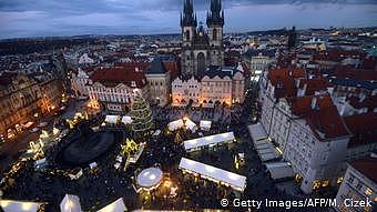 Tschechien | Weihnachtsmarkt in der Prager Altstadt 2018 (Getty Images/AFP/M. Cizek)