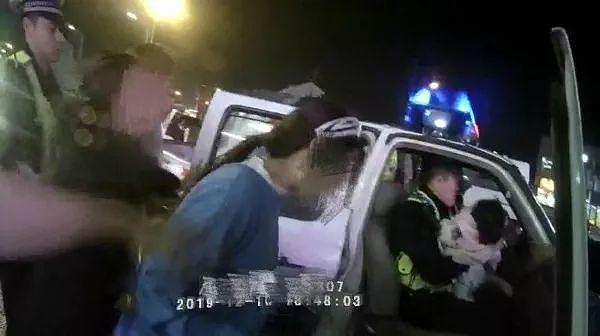 浙江2岁女孩咬了口草莓竟瘫软在地，呼吸都没了！妈妈路边狂喊救命