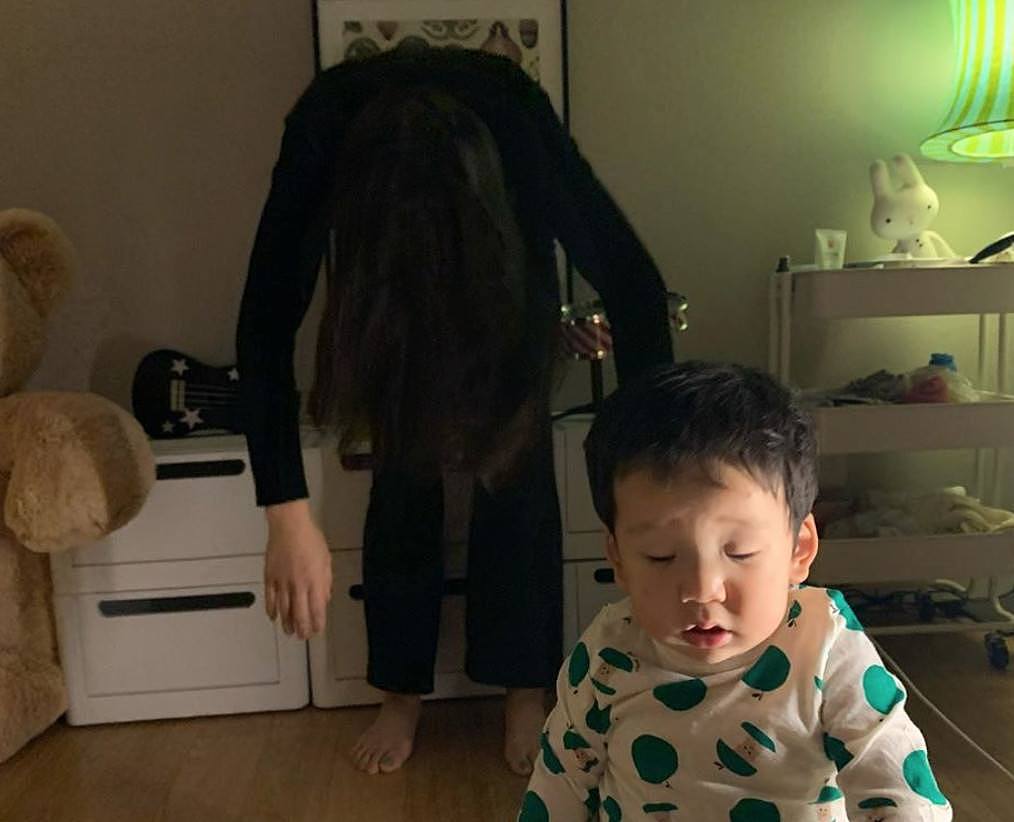 韩国37岁女明星暴走式带娃，儿子一脸厌世，也太好笑了吧！ （组图） - 55