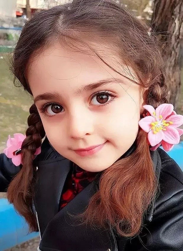 伊朗8岁小女孩被称为“全球最美”！因为太美，父亲辞职做贴身保镖...（组图） - 2