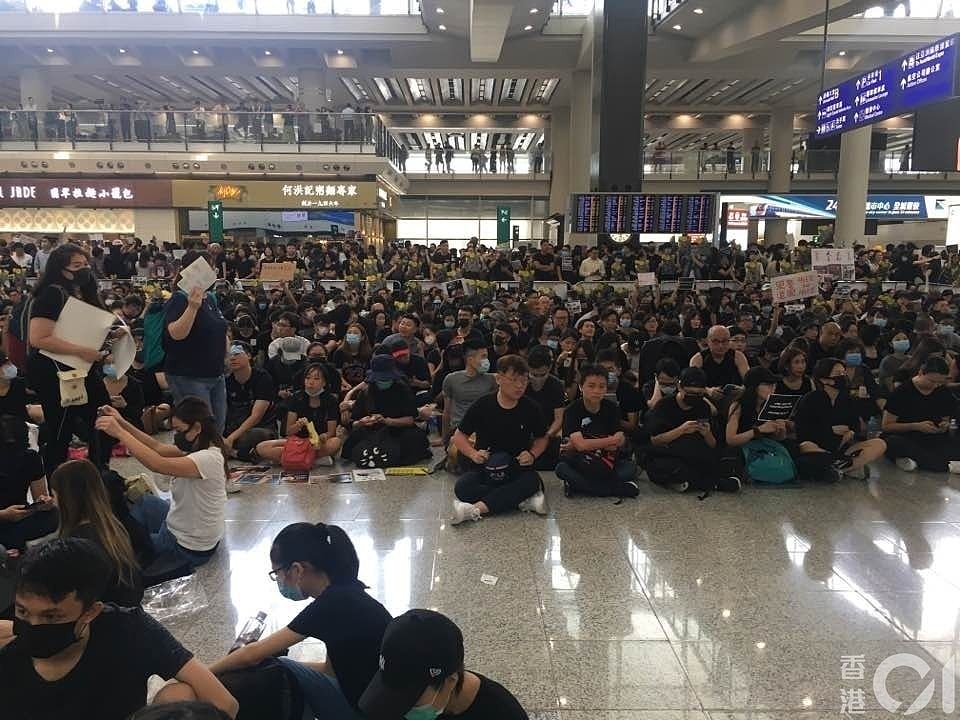 香港航空财务危机难解 7架飞机因欠款丑闻被扣留（组图） - 3