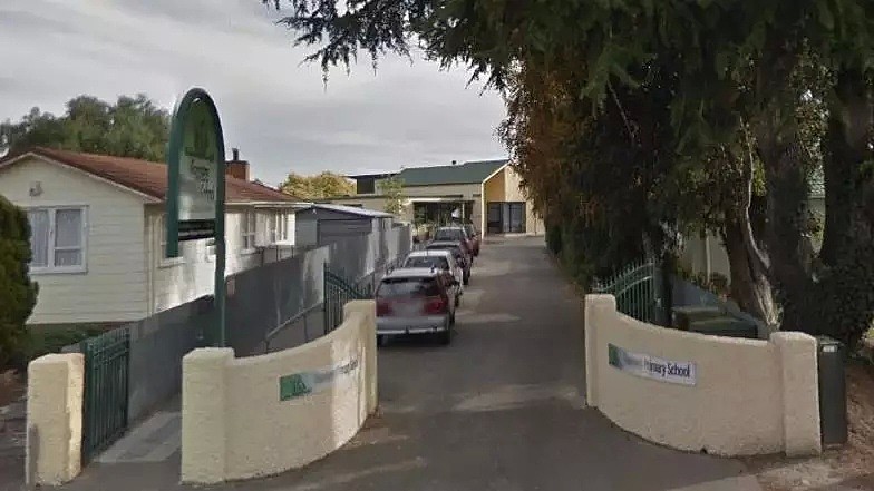 突发！新西兰小学发生枪击事件，1人受重伤！警方出动，学校遭封锁、孩子们躲进橱柜（组图） - 5