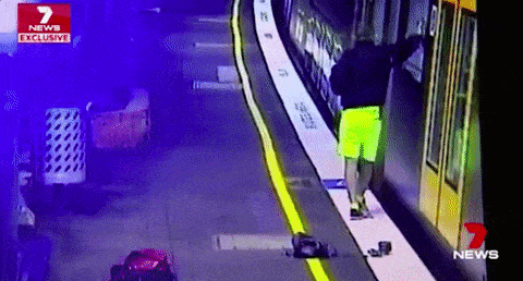 悉尼华裔老翁跌下城铁站台，或需截肢！火车紧急停运，交通一片混乱！（组图）>> - 28