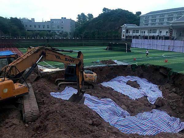 2019年6月，新晃县一中职工邓世平的尸骸从学校操场挖出。杜少平被警方确定为犯罪嫌疑人。澎湃新闻记者 蒋格伟 图