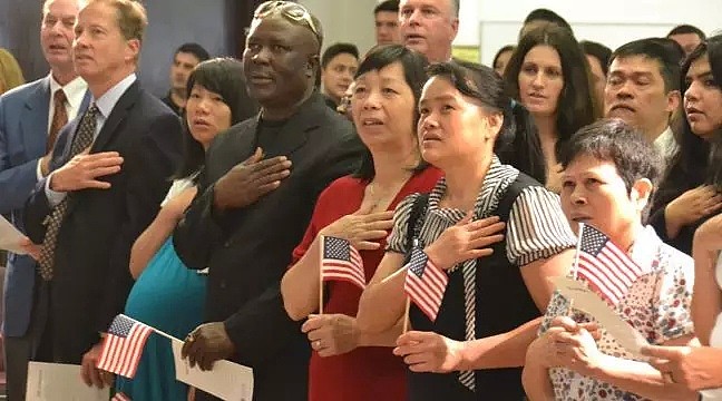 95岁华裔老奶奶入籍美国，对答如流震惊移民局！只为2020投票川普！（组图） - 3