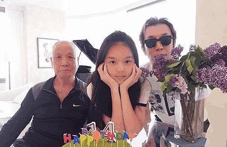 哈文晒照称和女儿很像，李咏去世一年多她仍住北京，家中风格没变