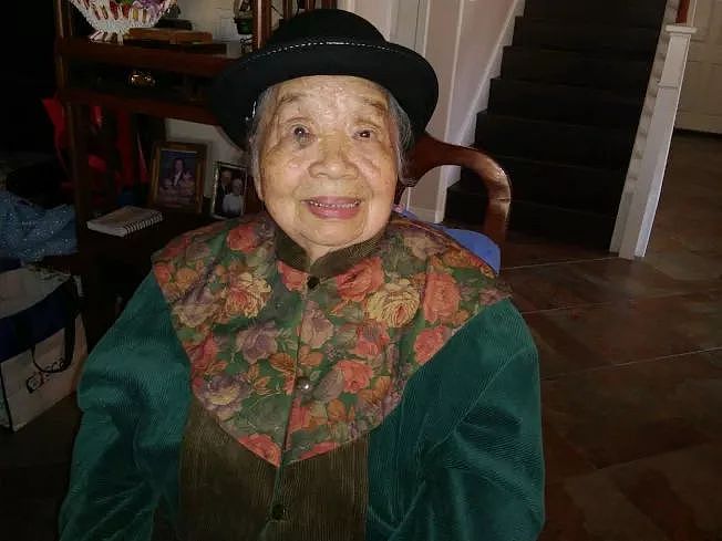 公民考试神”对答“，华裔川粉95岁老婆婆在移民局火了（组图） - 1