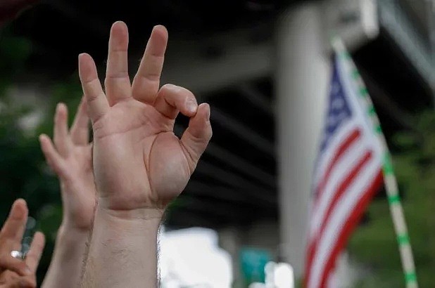 细思极恐！美国西点军校学员在电视直播中悄悄举起“OK”手势！似与极端组织产生隐秘关联（组图） - 8