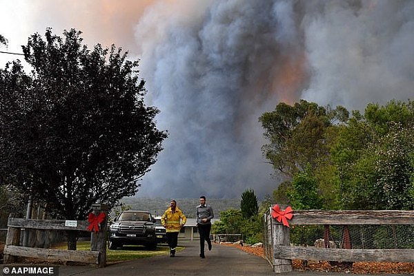 “世界末日！”新州失控山火靠近城镇，数十栋民宅焚毁！势头直指悉尼，数百人紧急撤离（视频） - 10