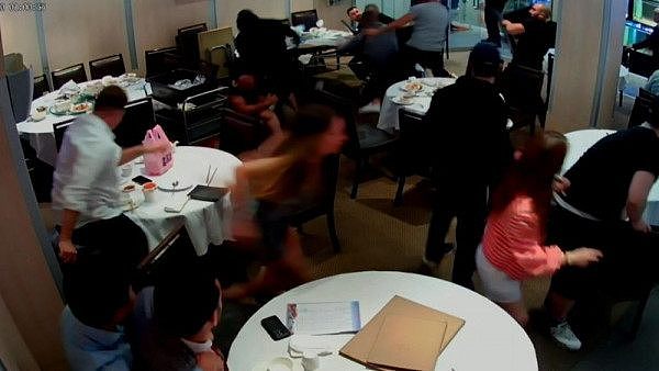 悉尼CBD名中餐厅爆殴斗！桌椅横飞，食客夺路而逃！滋事者被捕（视频） - 4