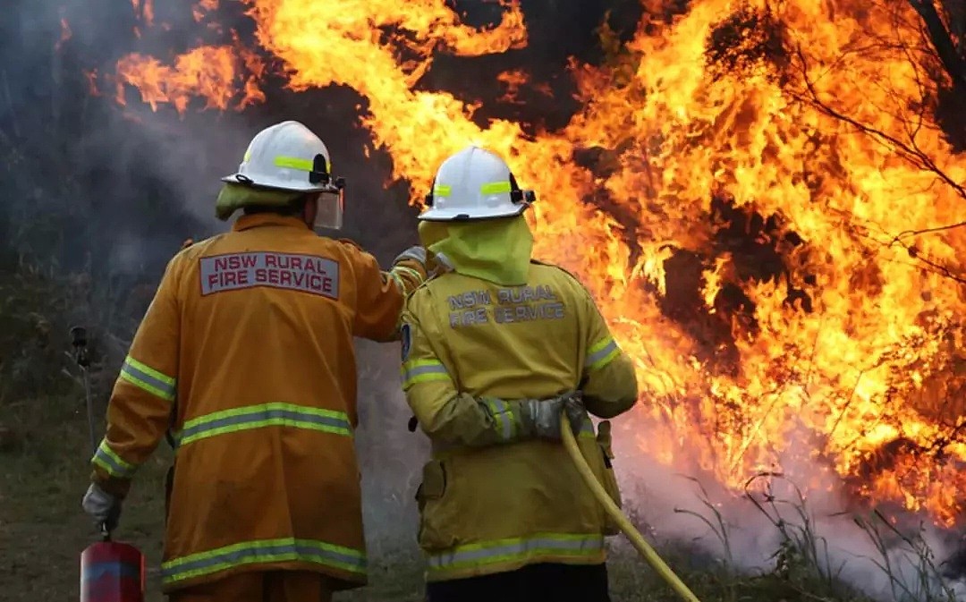 澳洲人彻底怒了！2名志愿消防员牺牲！总理被迫取消休假返澳！全民痛骂：“你死哪儿去了！”（组图） - 31