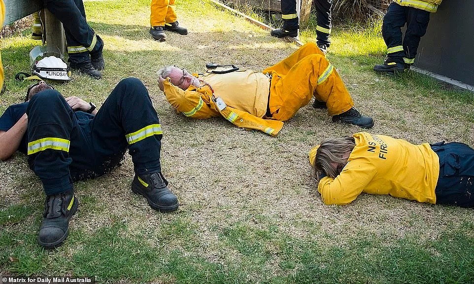 澳洲人彻底怒了！2名志愿消防员牺牲！总理被迫取消休假返澳！全民痛骂：“你死哪儿去了！”（组图） - 34
