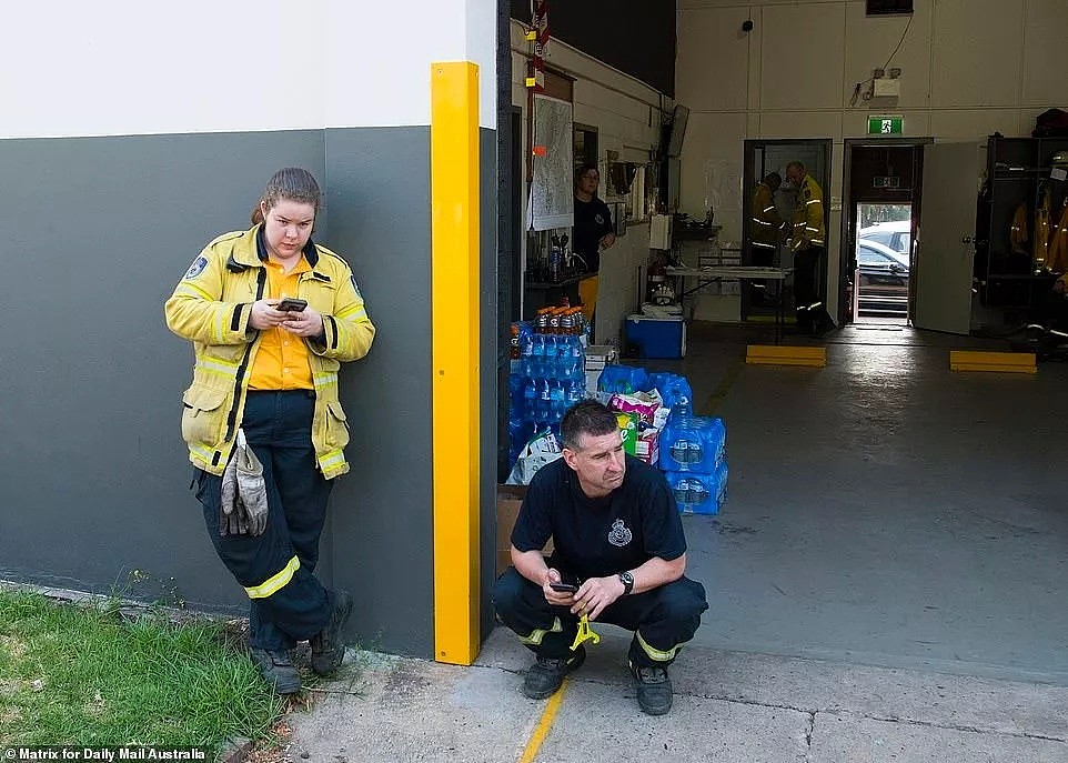 澳洲人彻底怒了！2名志愿消防员牺牲！总理被迫取消休假返澳！全民痛骂：“你死哪儿去了！”（组图） - 36
