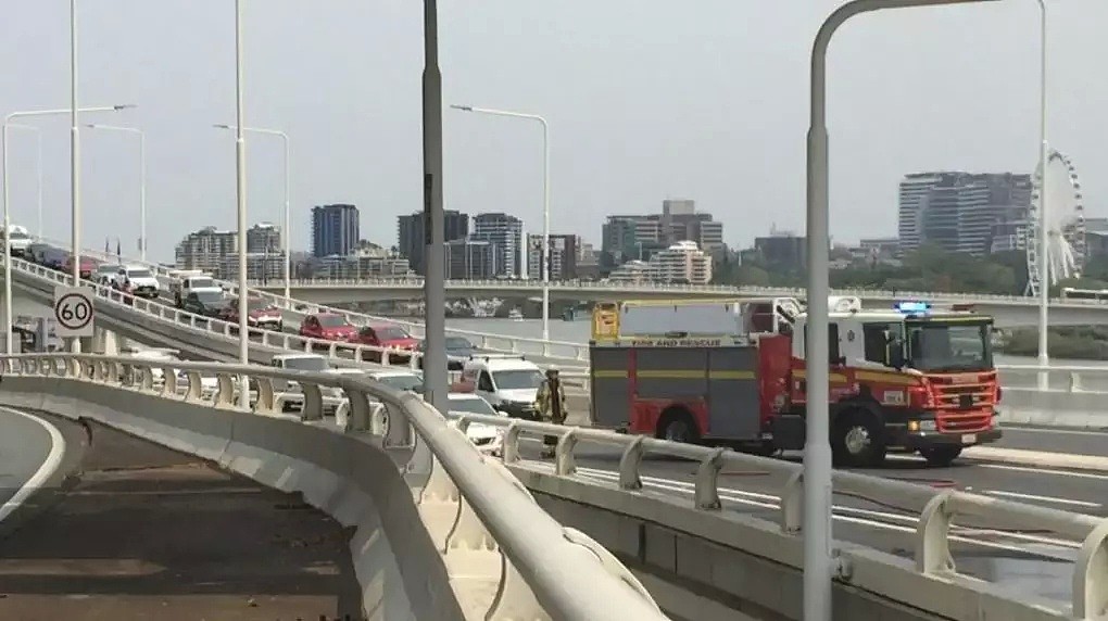 布里斯班City高架桥车辆爆炸起火，现场浓烟滚滚，周边交通严重拥堵（视频/组图） - 8