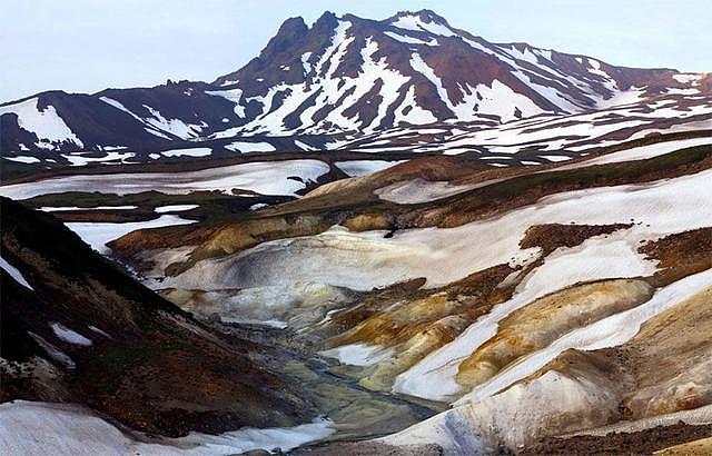 这条火山谷有大量动物暴毙死亡，苏联军方介入后变得更加神秘