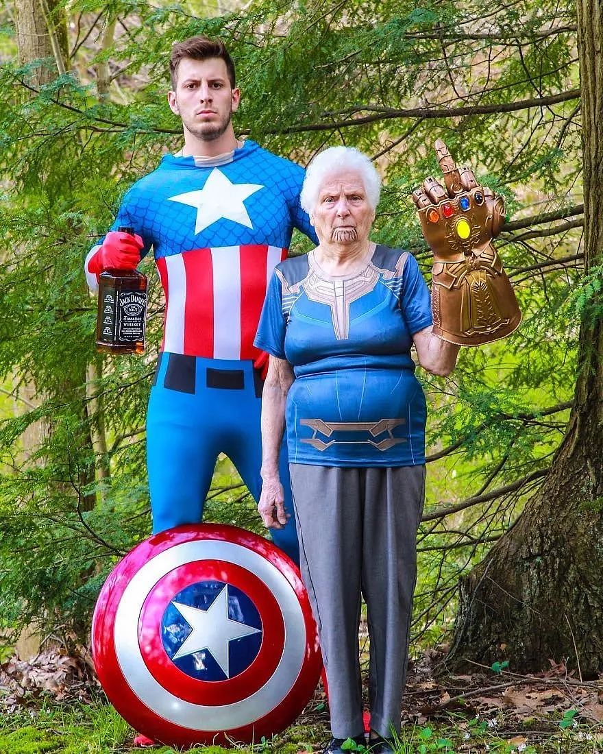 27岁孙子和93岁奶奶拍了一组合照，圈粉1300万！网友：奶奶太酷，孙子好暖…… （组图） - 21