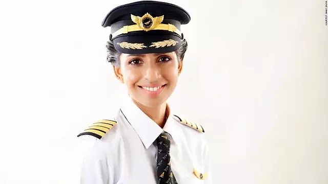 【美女】被称为印度angelbaby，30岁的她惊动CNN，成为全球最年轻的女机长！（组图） - 38